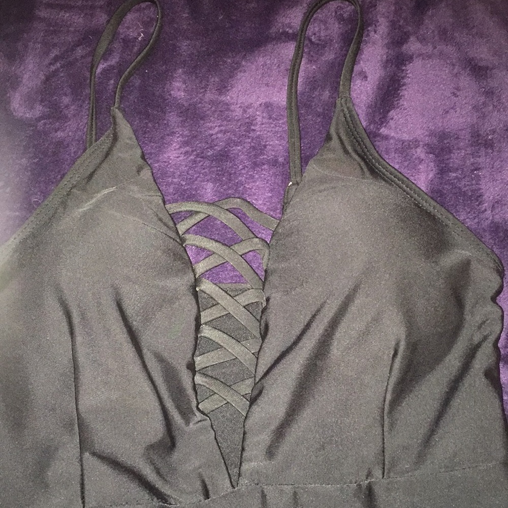One piece, sexy swimsuit - Picture 2 of 3